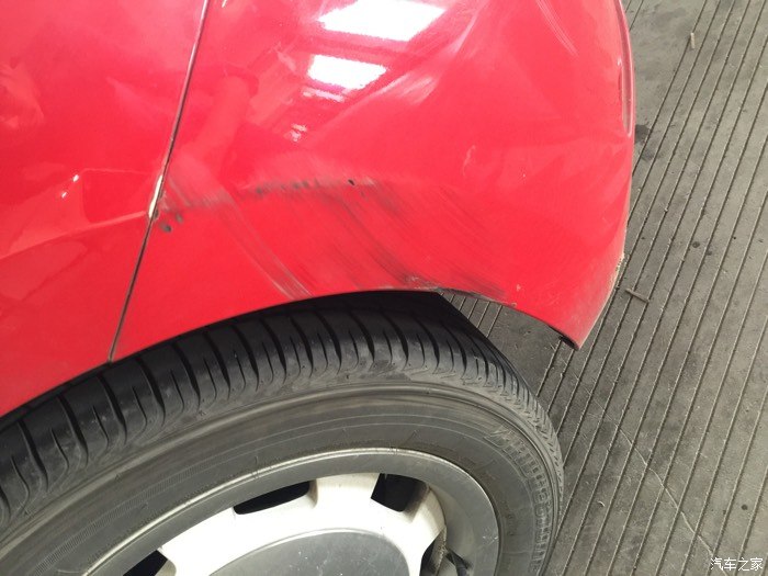 英菲尼迪Q50后尾塑料板车漆轻微刮擦应急处理与修复指南